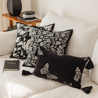 Kualitas grosir gaya Retro Modern warna hitam putih beludru Sofa kantor penutup ritsleting bantal dekoratif tingkat tinggi