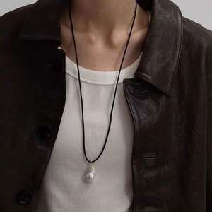 Collier en cuir véritable de forme baroque Zhizhen avec perles, style vintage simple, avec longue couche supérieure ajustable pour pull - Product Image 1