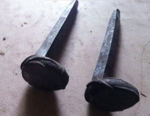 Yüksek Kaliteli Çelik Demiryolu Ray Çivisi, Ahşap Travers Bağlantı Plakaları Sabitleme İçin, 4.6 Sınıf GB/T 1346 Standardı, Özel Üretim - Product Image 3