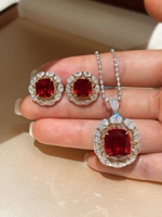 18K Gold Labor-Gezüchteter Rubin Diamant-Schmuckset Kissenförmiger Roter Edelstein Anhänger Ohrringe Halskette als Geschenk