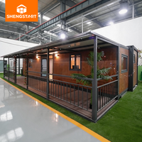 Maison conteneur extensible de luxe avec terrasse, cuisine moderne, salon, structure en acier préfabriquée, assemblage rapide, idéale pour hôtel ou petite maison.