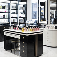 Comptoir d'exposition LED personnalisé pour cosmétiques et soins de la peau M&S Interior Design, présentoir de vente au détail en îlot