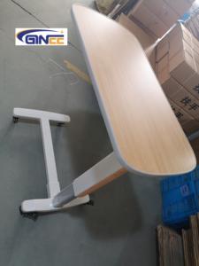 Mesa Auxiliar Metálica GINEE para Cama de Hospital con Esquinas Redondeadas y Superficie Ignífuga para Cuidado del Paciente - Product Image 3