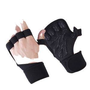 Gants de sport demi-doigts pour la gym avec support de poignet – Vente en gros |   Gants de musculation antidérapants en polyester pour l'entraînement physique - Product Image 1