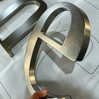 Insegna in Metallo 3D Personalizzata Non Illuminata in Acciaio Inox Titanio Oro per Pubblicità di Lusso e Branding Auto