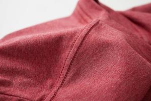 เสื้อยืดแขนสั้นสำหรับผู้ชายผ้าฝ้ายปรับแต่ง100% ได้คอกลมสีแดง - Product Image 3