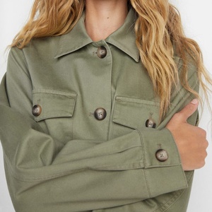 Vestes personnalisées pour femmes Streetwear Boutons à manches longues Surchemise en coton Veste cargo unisexe pour femme - Product Image 2