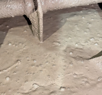 Le liquide PCE est utilisé dans le béton pour une forte conservation de l'eau, un renforcement de la résistance à l'affaissement et une durabilité accrue.