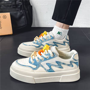 Baskets tendance 2026 : Nouvelles chaussures plates en cuir pour skateboard, style rétro, décontractées pour hommes, à semelle épaisse - Product Image 3