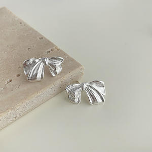 Pendientes de botón con lazo de latón chapado en oro de 14K, gruesos, bonitos y brillantes, accesorios de moda, joyería con lazo, regalo para mujer - Product Image 5