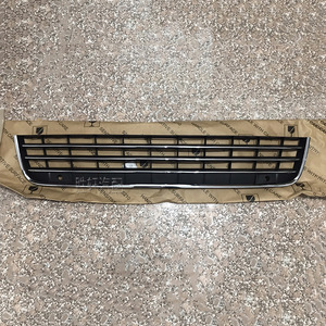 Grille inférieure du pare-chocs avant Volkswagen Touareg 2011-2015 en plastique ABS électroplaqué avec prise d'air centrale - Product Image 1
