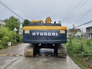 รถขุดไฮดรอลิกแบบตีนตะขาบ HYUNDAI R220LC-9s มือสอง ขนาด 22 ตัน กำลัง 110 กิโลวัตต์ บุ้งกี๋ 1.15 เมตร แรงยกสูง ผลิตในเกาหลีแท้ - Product Image 4