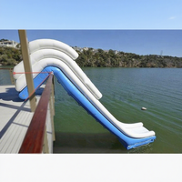 Toboggan aquatique gonflable commercial en PVC pour yacht avec souffleur d'air, capacité 100-500 kg, idéal pour bateaux, marinas et fêtes