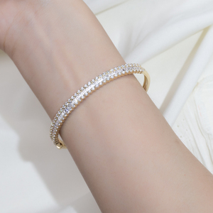 MSB-666 สร้อยข้อมือเพชรเม็ดกลมและเพชรทรงบาแก็ตต์แบบกำหนดเองได้จาก Messi Jewelry ทอง 10k สร้อยข้อมือแบบซ้อน - Product Image 3