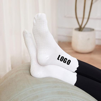 Chaussettes de Pilates professionnelles personnalisées pour femmes, antidérapantes avec grip en silicone, chaussettes de yoga et de ballet unies, chaussettes de yoga personnalisées à volants
