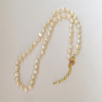 Collier ras du cou de 16 pouces + 5 cm, perles d'eau douce 100% naturelles, perles baroques de 6 mm nouées, durable, fermoir plaqué or 18 carats