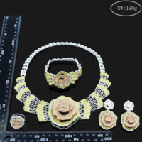 Nouvel Arrivage : Parure de Bijoux Premium pour Femme, Plaqué Or, Motif Floral, Collier, Boucles d'Oreilles et Bague, Style Tendance pour Mariage et Fête