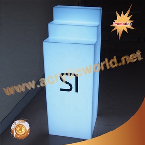 Étagère de présentation de bouteilles de vin sur pied à 3 niveaux avec logo lumineux pour une présentation haut de gamme des bouteilles - Product Image 2