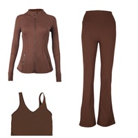 Ensemble de yoga 3 pièces personnalisé avec logo pour femme : pantalon évasé violet, haut et veste effet seconde peau – Tenue de fitness et d'entraînement