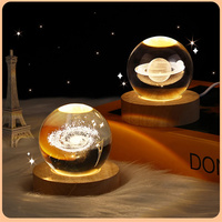 Lampe de Nuit 3D Boule de Cristal avec Base en Bois Led Cadeaux d'Anniversaire Blanc Chaud Éclairage Étoile Galactique Galaxie 3D 60mm 80mm