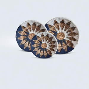 Juego de 3 cestas de pared tejidas a mano estilo bohemio, con tonos azules y de algas marinas naturales, perfectas para colgar de forma artística y rústica. - Product Image 1