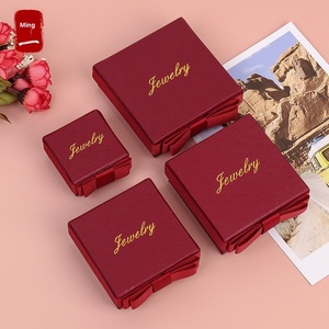 JoJo Schmuckbox Großhandel Klassische Retro Quadratische Weinrote Schleife Halskette <span class=keywords><strong>Ring</strong></span> Valentinstag Geschenkverpackung Bedrucktes LOGO Geprägt - Product Image 2