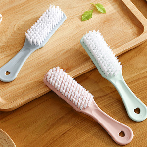 Cepillo pequeño de plástico para limpiar zapatos, color liso, cepillo para limpiar zapatos con cerdas suaves y colgador, cepillo para lavar ropa. - Product Image 1