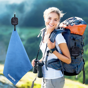 Serviette de sport en microfibre suédée carrée personnalisée en gros avec poche, séchage rapide, pour la plage et la salle de sport - Product Image 4
