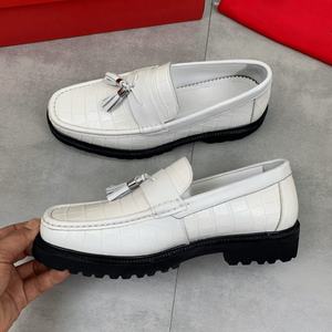 Mocasines de Alta Calidad, Cuero Vacuno Repujado con Patrón de Cocodrilo, Decoración con Borlas, Casuales y Modernos, Transpirables, Ferragamos - Product Image 6