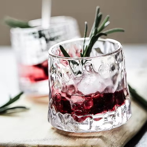 Vaso de Whisky Giratorio de Cristal Creativo al por Mayor, Diseño Giratorio de Fondo Redondo para Bar, Fiestas y Uso Doméstico - Product Image 2