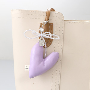 2026 New PU Leather <b>Heart</b> Shaped Keychain Korean <b>Sweet</b> Cool Bag Charm 3D Minimalist Fashion Keychain Women's Fashion Accessories - Product Image 2