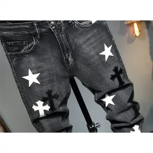 Jeans streetstyle personnalisés coupe ajustée pantalons skiny pour hommes avec broderie d'étoiles croisées