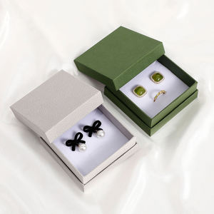 Caja de Joyería Cuadrada Tres en Uno Personalizada, Ligera y de Lujo, para Anillos, Aretes, Pulseras y Collares, con Logotipo y Color Personalizados - Product Image 1