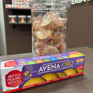 Antico Molino Rosso, las galletas orgánicas saludables más vendidas de Italia, harina de avena integral con almendras para el desayuno, merienda o postre, en caja. - Product Image 3