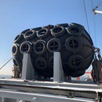 Fender en caoutchouc marin pneumatique flottant pour l'amarrage portuaire, offshore et la protection des navires