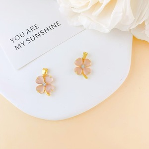 Collier pendentif trèfle à quatre feuilles porte-bonheur, simple, haut de gamme, luxe léger, tendance, polyvalent, accessoire frais - Product Image 5
