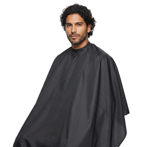 Cape de coiffure en nylon noir confortable pour hommes, femmes et enfants, écologique, durable, résistante aux taches, capes de barbier personnalisées - Product Image 1