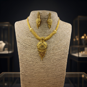 Parure de mariage indienne sud-est duvilloise en laiton plaqué or, design tendance orthodoxe avec fermoir, comprenant collier long, boucles d'oreilles et bague - Product Image 3