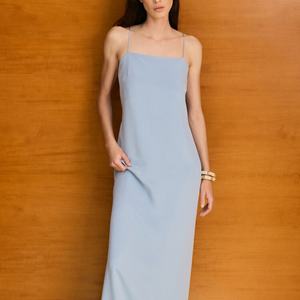 Robes sur mesure OEM pour femmes, robe élégante bleu clair à bretelles spaghetti pour demoiselles d'honneur - Product Image 2