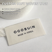 Étiquettes tissées personnalisées en damassé pour fabricants, étiquettes tissées texturées à 45 degrés, étiquettes douces pour vêtements, étiquettes de marque en polyester