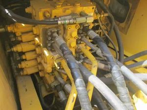 รถขุดไฮดรอลิกตีนตะขาบ Komatsu PC210-8 มือสองคุณภาพสูง น้ำหนัก 21 ตัน เครื่องจักรก่อสร้าง - Product Image 4