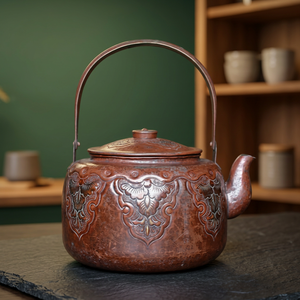 Théière traditionnelle chinoise en métal avec couvercle et poignée en métal, motif floral gaufré rouge brun - Product Image 4