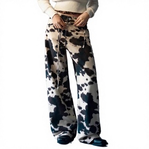 Jean large taille mi-haute style grunge rétro streetwear pour femme, esthétique Y2K, baggy, hip-hop, en denim délavé clair, imprimé vache vintage - Product Image 3