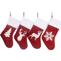 Grandes chaussettes de Noël rouge foncé avec bordure en fausse fourrure blanche, motifs sapin de Noël, tête de cerf, renne en course, flocon de neige