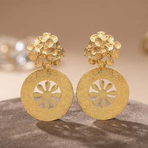 Boucles d'oreilles clous en laiton faites à la main avec pierres précieuses, plaquées rhodium, forme fleur, ethniques, bohèmes, unisexes - Product Image 2
