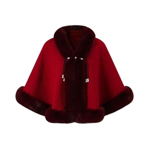Poncho élégant en fausse fourrure tricotée pour femme, avec bordure chaude et élégante, fermeture perlée, idéal pour mariage, rendez-vous galants et réveillon du Nouvel An - Product Image 1