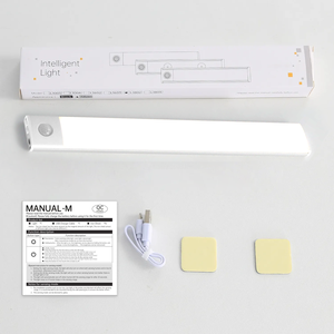 Lampe <span class=keywords><strong>de</strong></span> nuit <span class=keywords><strong>LED</strong></span> moderne rechargeable par USB <span class=keywords><strong>avec</strong></span> <span class=keywords><strong>détecteur</strong></span> <span class=keywords><strong>de</strong></span> <span class=keywords><strong>mouvement</strong></span> magnétique, lumière <span class=keywords><strong>de</strong></span> placard, éclairage sous armoire <span class=keywords><strong>sans</strong></span> <span class=keywords><strong>fil</strong></span> en aluminium - Product Image 6