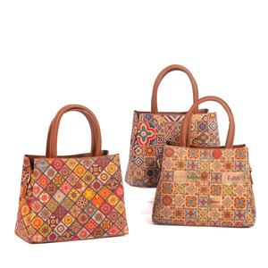 <span class=keywords><strong>Sac</strong></span> à bandoulière carré en polyester pour femme, motif floral géométrique rétro multi-éléments, idéal pour les loisirs et les voyages, avec fermeture magnétique - Product Image 3
