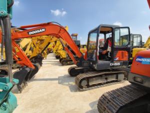 Excavadora de orugas DOOSAN DH55 5-10Ton usada en buenas condiciones poco tiempo de uso características componentes del motor central precio barato - Product Image 4