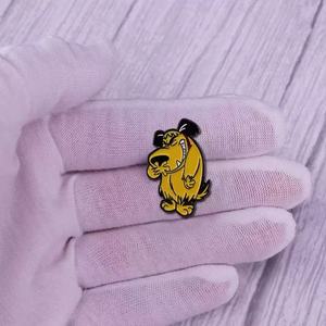 Spilla in smalto retrò Muttley: Cane giallo con denti sorridenti – Regalo perfetto per gli appassionati di cartoni animati e collezionisti dei bambini degli anni '90 - Product Image 2